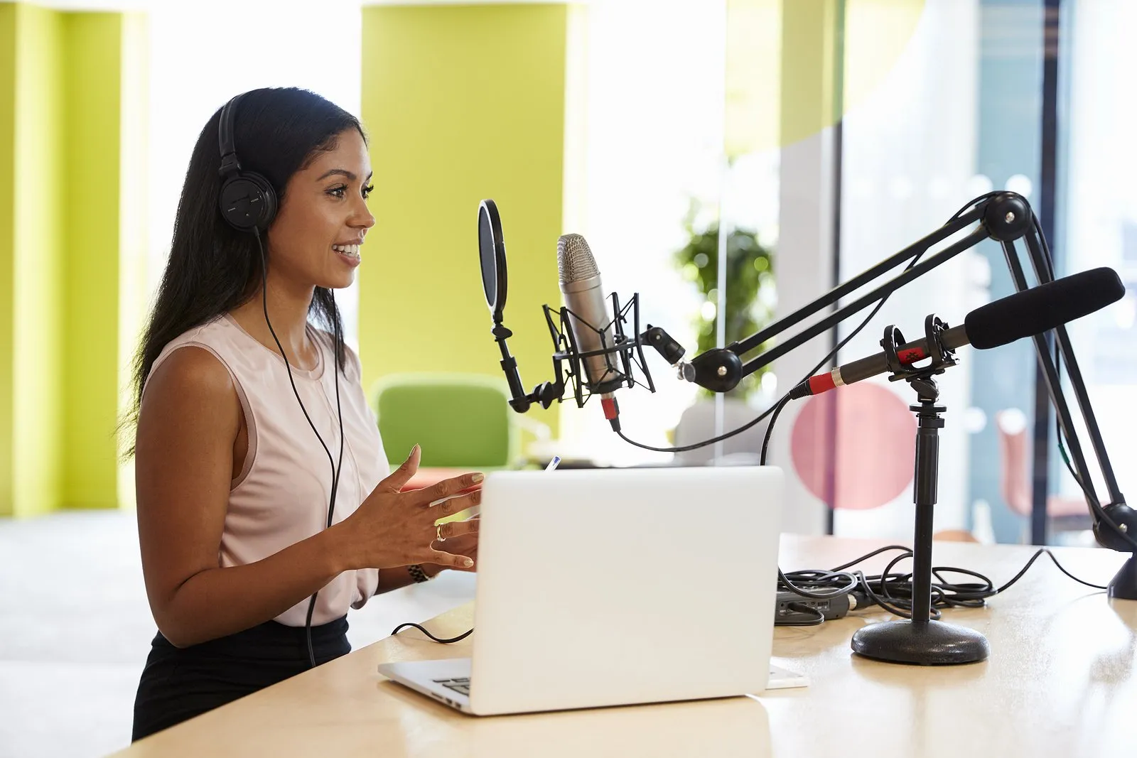 Locutora-al-aire-2-2880w